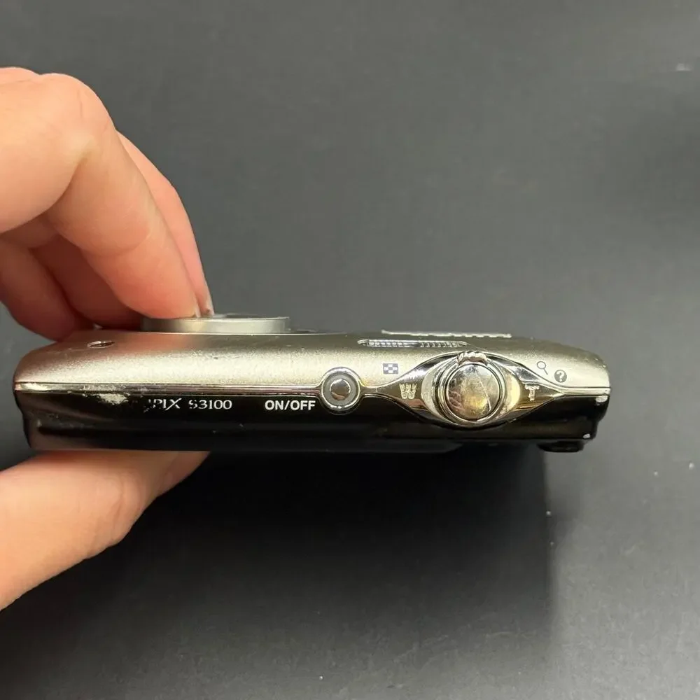 Nikon Coolpix S3100 Silver Digital Camera Untested As Is For Parts